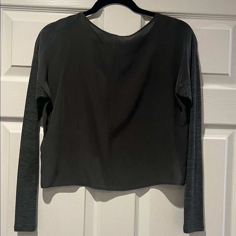 Alice + Olivia Gray Designer Top Women's Size S NWOT - Picture 3 of 8